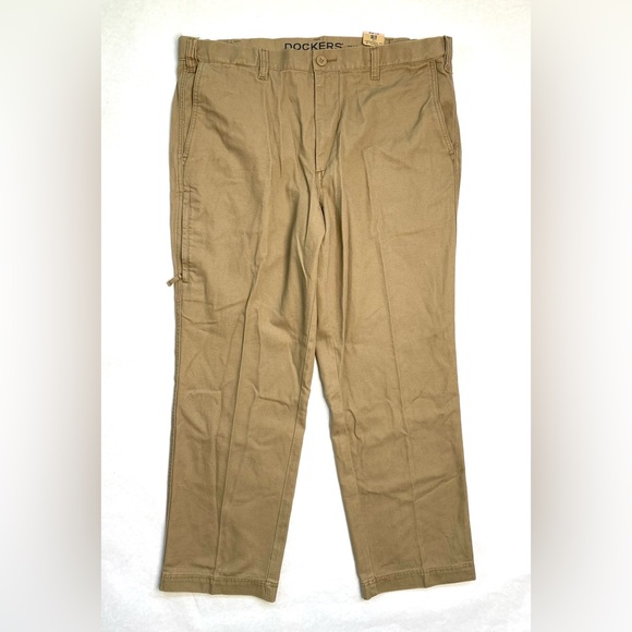 Dockers Men’s D3 Classic Fit Ultimate Cargo Flat Front Tan/Khaki Pants Sz 40x30 - Picture 1 of 14